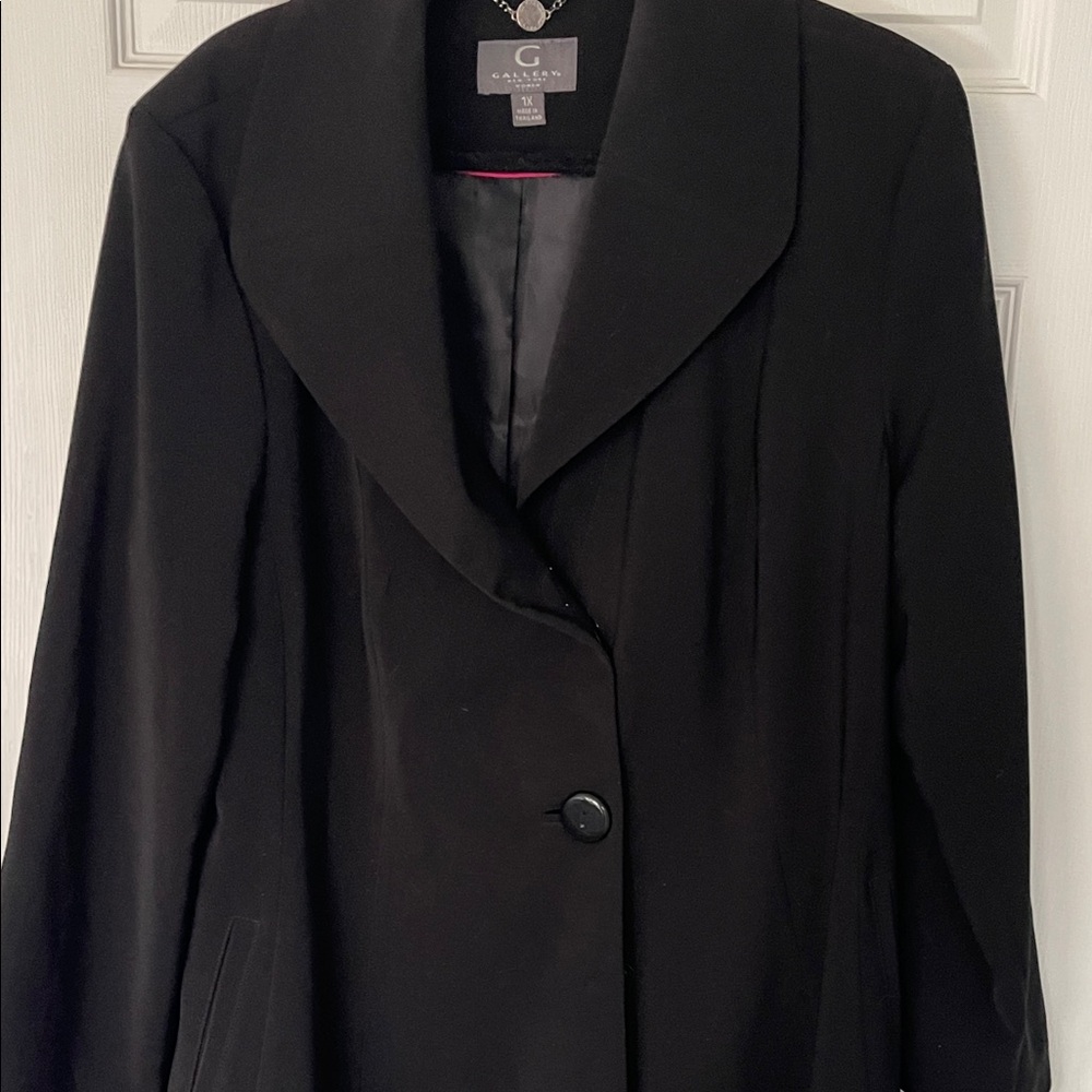 Gallery Women's Black Blazer